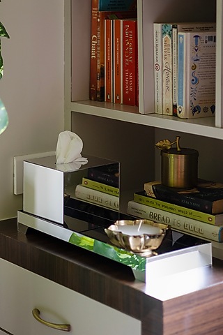 Silver Acrylic Tray With Tissue Box by H2H