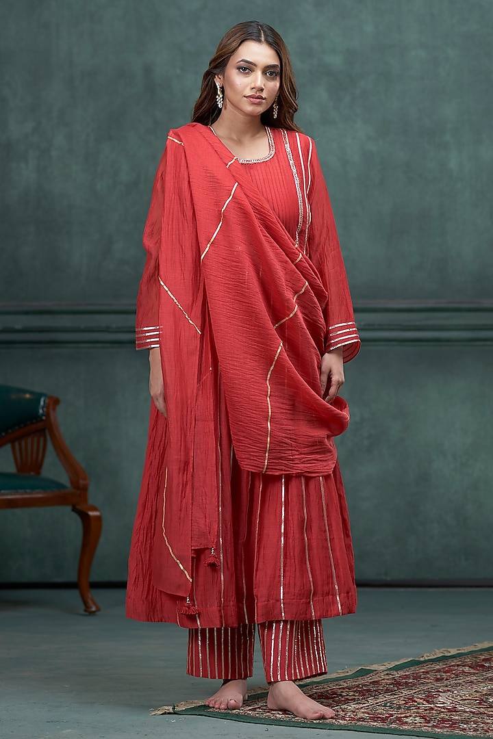 Red Chanderi Pleated Kurta Set by Hirika & Dhruti Label at Pernia's Pop Up Shop