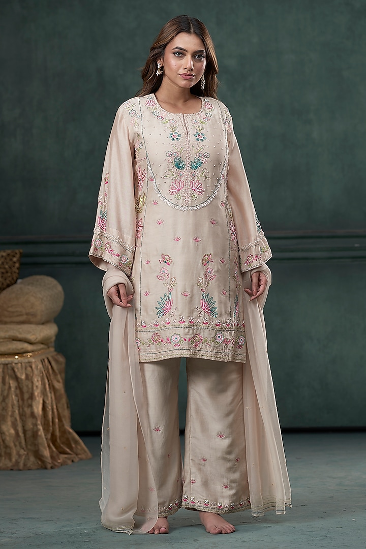 Beige Chinya Silk Embroidered Kurta Set by Hirika & Dhruti Label at Pernia's Pop Up Shop