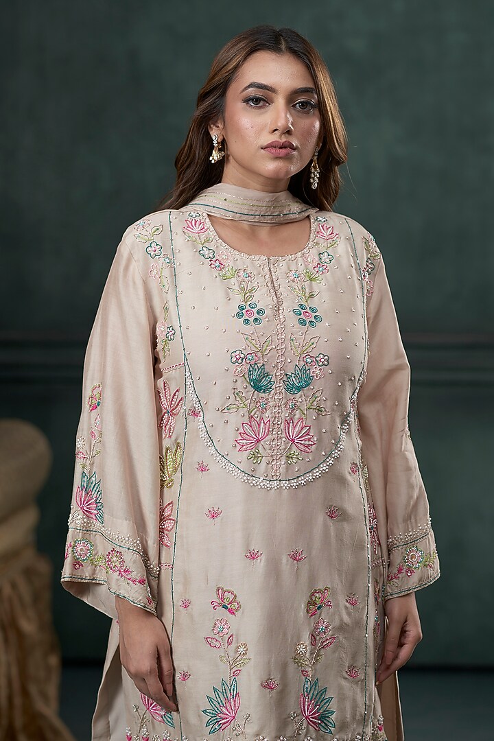 Beige Chinya Silk Embroidered Kurta Set by Hirika & Dhruti Label at Pernia's Pop Up Shop