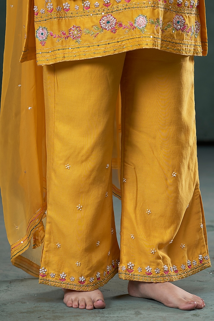 Yellow Chinya Silk Embroidered Kurta Set by Hirika & Dhruti Label at Pernia's Pop Up Shop