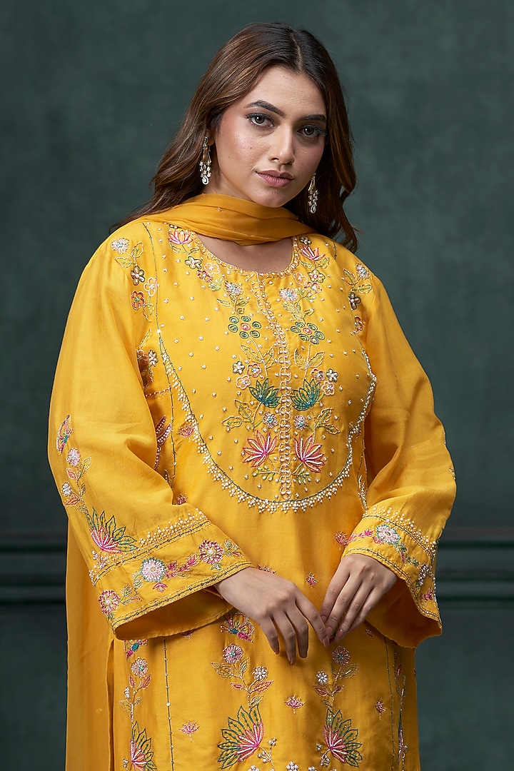 Yellow Chinya Silk Embroidered Kurta Set by Hirika & Dhruti Label at Pernia's Pop Up Shop