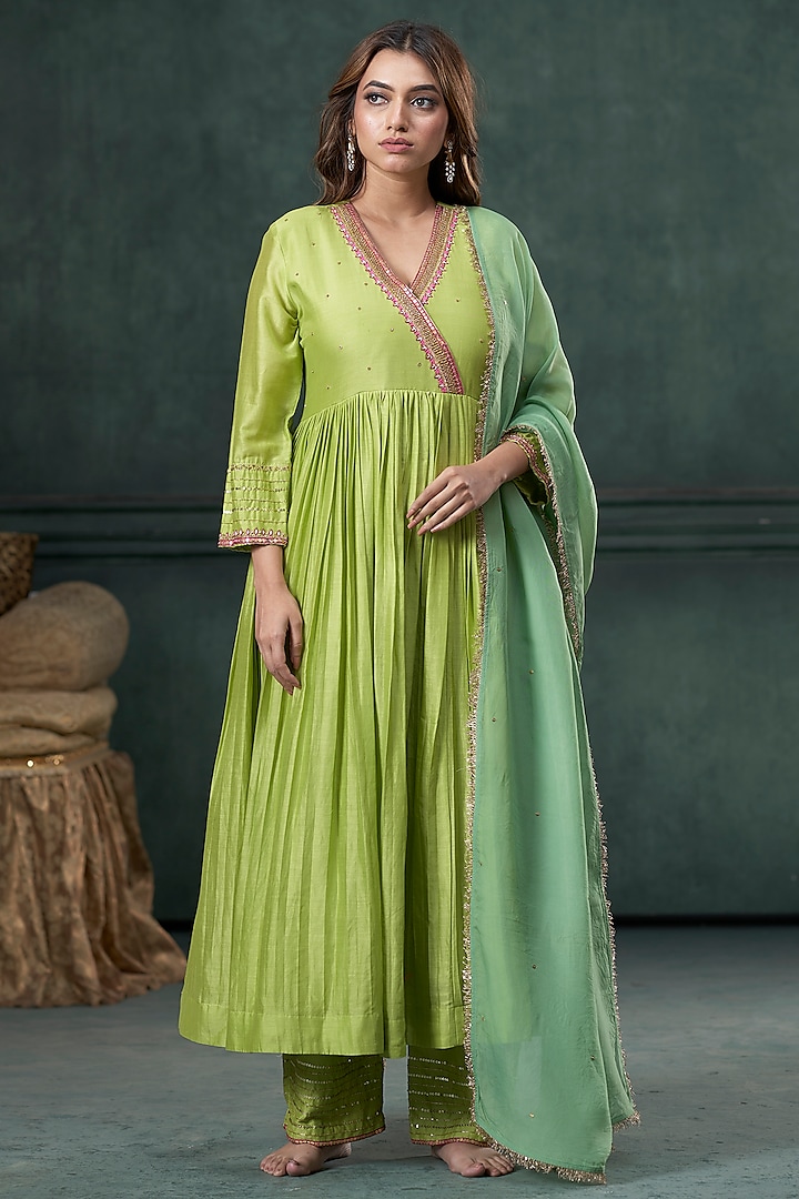 Green Silk Embroidered Pleated Anarkali Set by Hirika & Dhruti Label at Pernia's Pop Up Shop