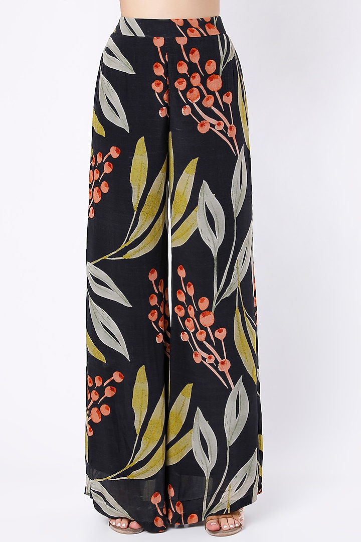 Black Floral Printed Cape Set by House of Hiya at Pernia's Pop Up Shop