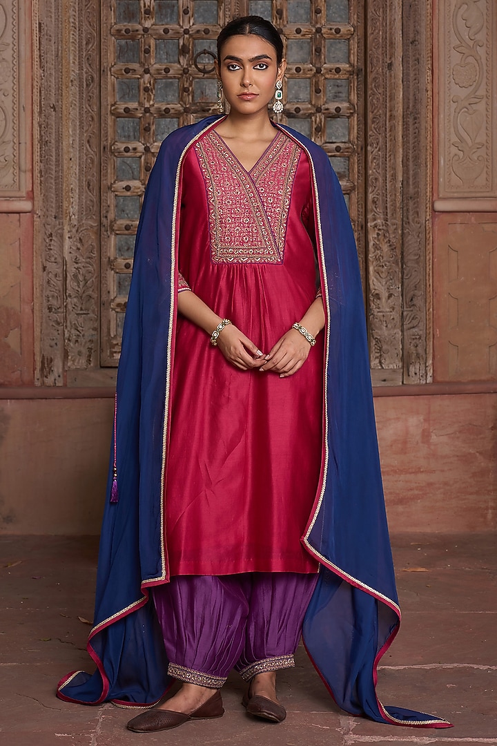 Redish Pink Chanderi Aari Embroidered Straight Kurta Set by HOUSE OF AAS at Pernia's Pop Up Shop