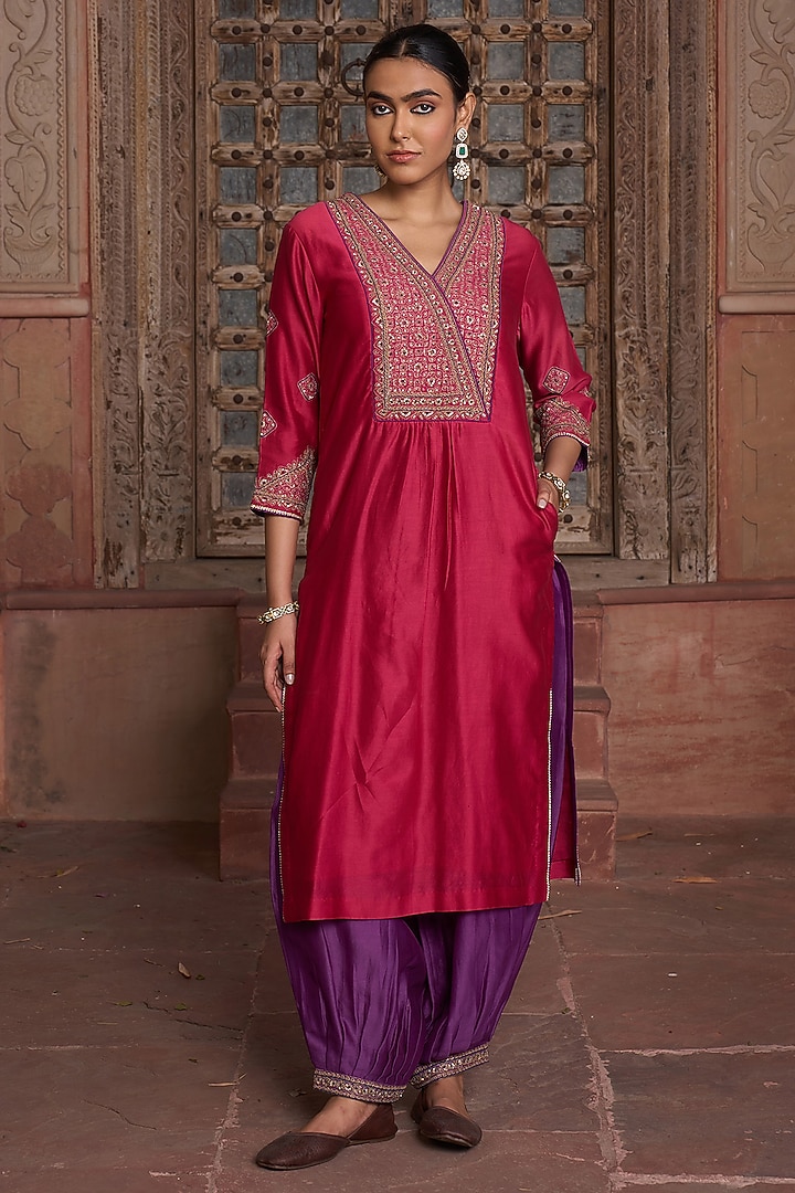 Redish Pink Chanderi Aari Embroidered Straight Kurta Set by HOUSE OF AAS at Pernia's Pop Up Shop
