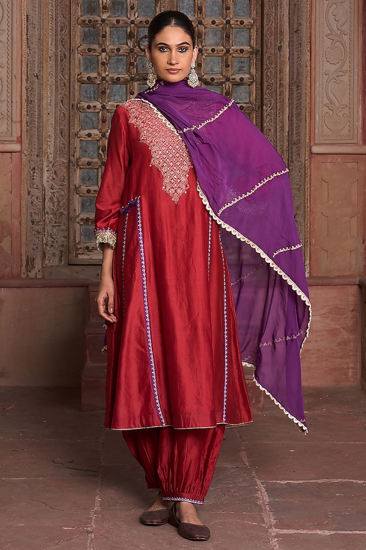 Red Chanderi Aari Embroidered Straight Kurta Set by HOUSE OF AAS at Pernia's Pop Up Shop