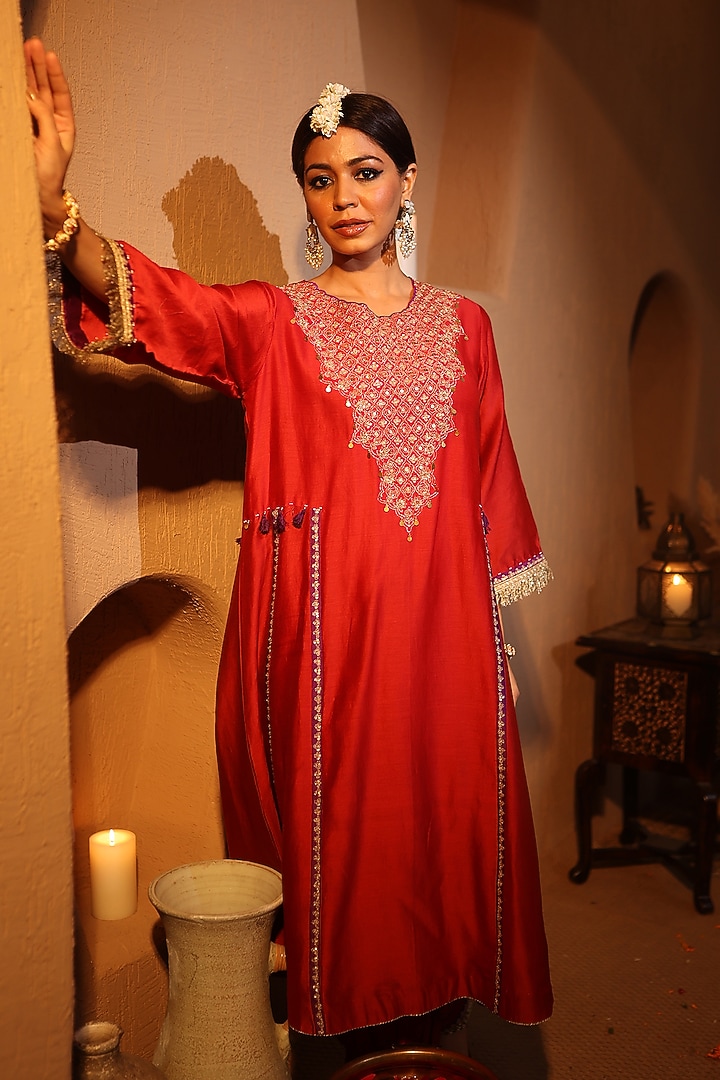 Red Chanderi Aari Embroidered Straight Kurta Set by HOUSE OF AAS at Pernia's Pop Up Shop