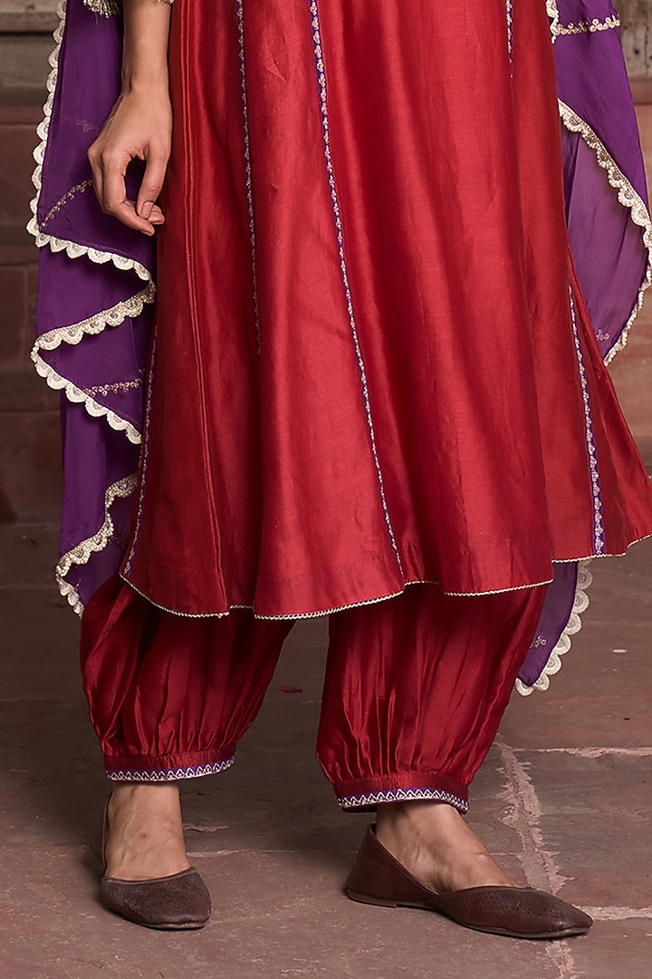 Red Chanderi Aari Embroidered Straight Kurta Set by HOUSE OF AAS at Pernia's Pop Up Shop