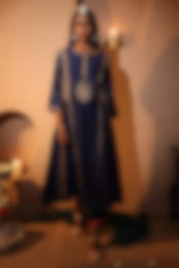 Turquoise Chanderi Aari & Mirror Embroidered Kurta Set by HOUSE OF AAS at Pernia's Pop Up Shop