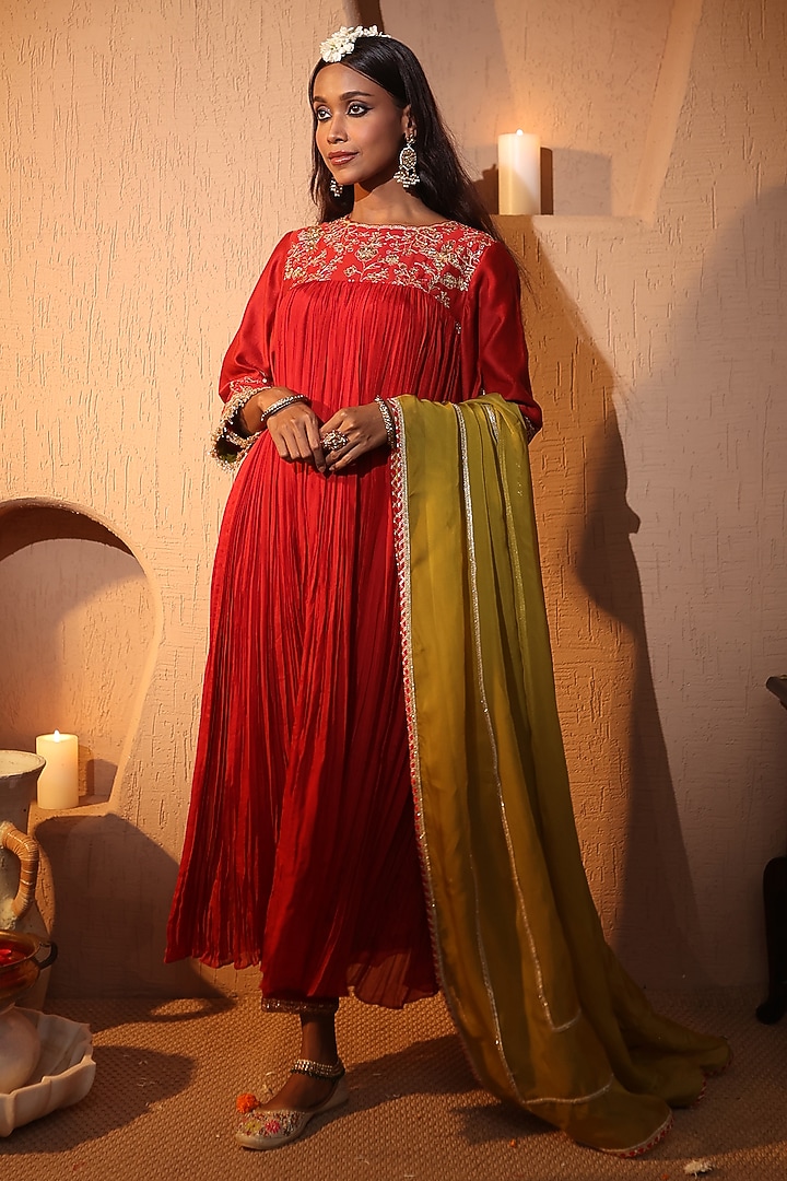 Red Chanderi Gold Embroidered Kurta Set by HOUSE OF AAS at Pernia's Pop Up Shop