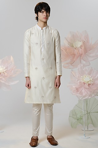 Off-White Chanderi Hand Embroidered Kurta Set by HOUSE OF KOA