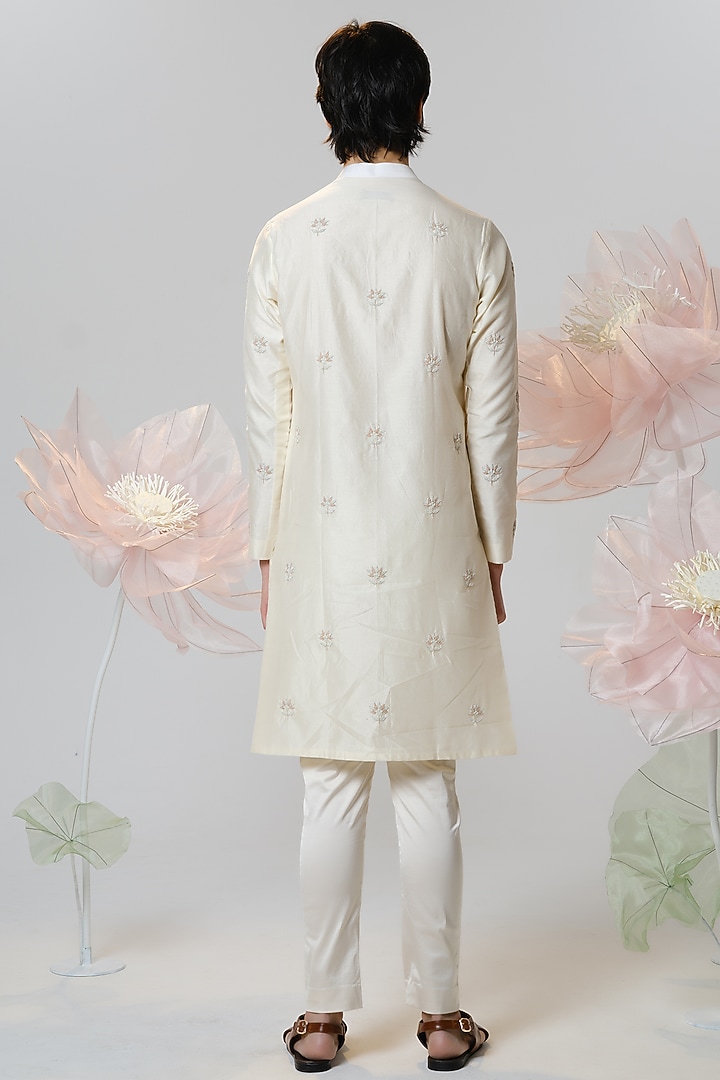 Off-White Chanderi Hand Embroidered Kurta Set by HOUSE OF KOA at Pernia's Pop Up Shop
