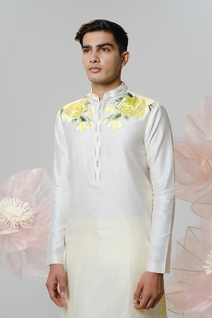 White Chanderi Floral Embroidered Kurta Set by HOUSE OF KOA at Pernia's Pop Up Shop