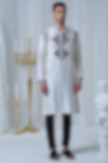 Off-White Chanderi Thread Embroidered Kurta Set by HOUSE OF KOA at Pernia's Pop Up Shop