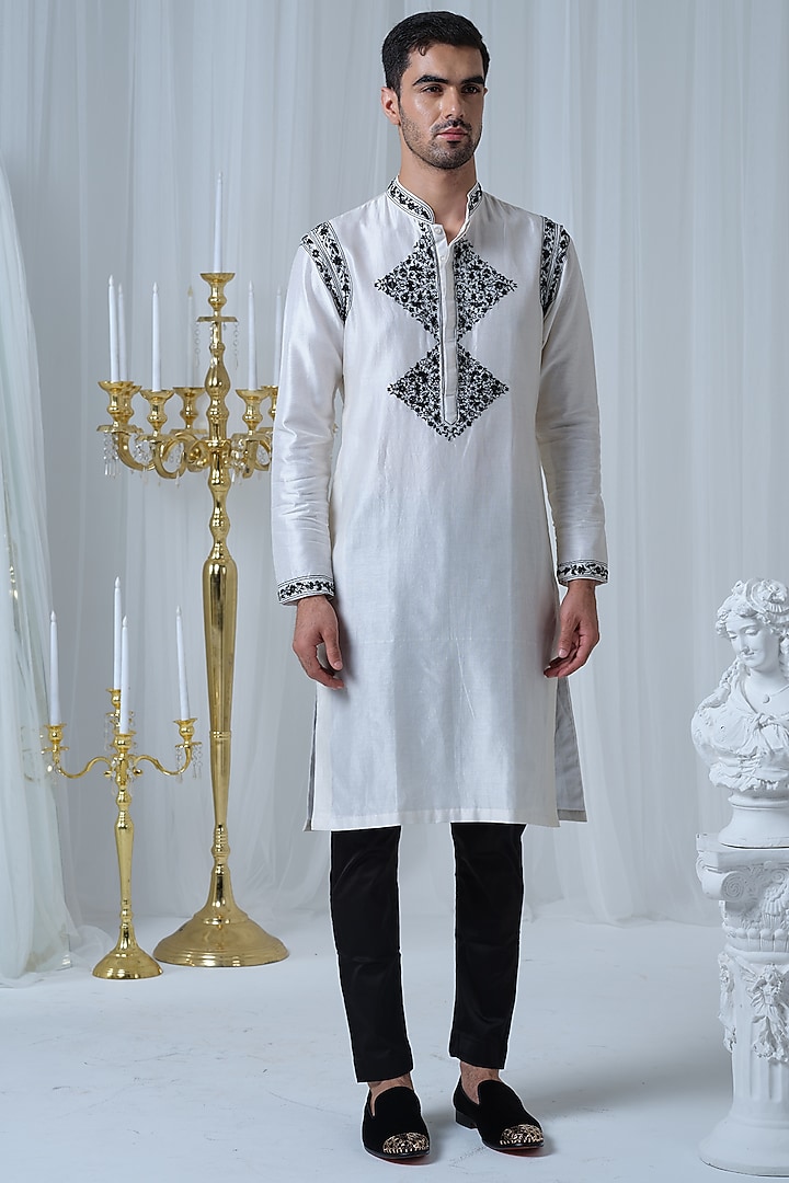 Off-White Chanderi Thread Embroidered Kurta Set by HOUSE OF KOA at Pernia's Pop Up Shop