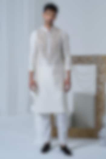 Off-White Chanderi Zardosi Embroidered Kurta Set by HOUSE OF KOA at Pernia's Pop Up Shop