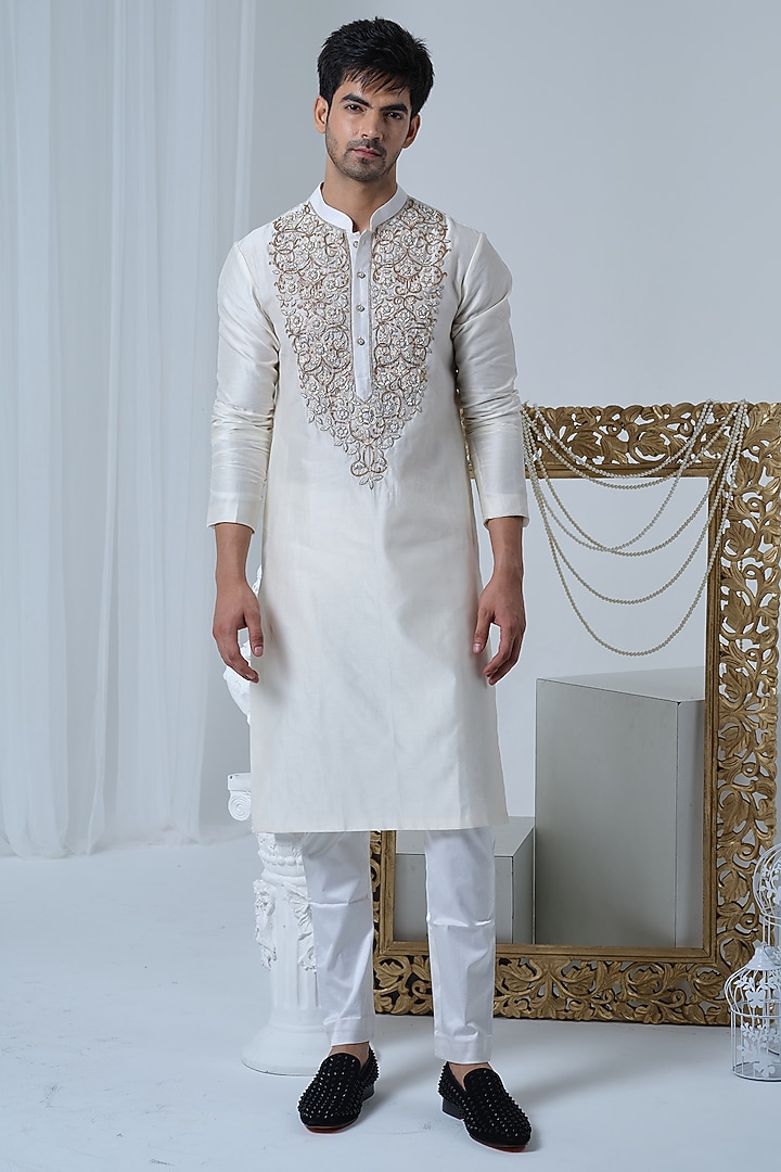 Off-White Chanderi Zardosi Embroidered Kurta Set by HOUSE OF KOA at Pernia's Pop Up Shop