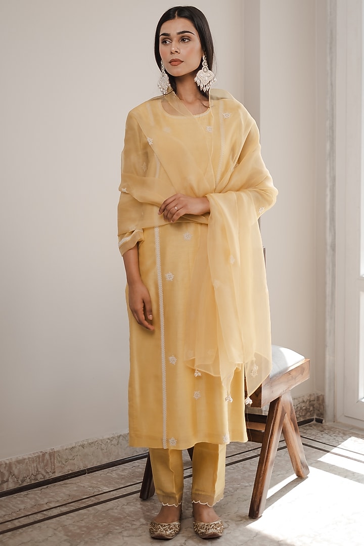 Yellow Embroidered Kurta Set by House of Pink at Pernia's Pop Up Shop