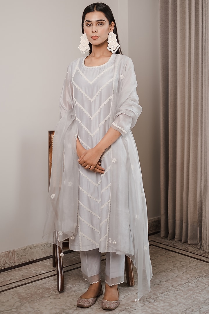 Grey Embroidered Kurta Set by House of Pink at Pernia's Pop Up Shop