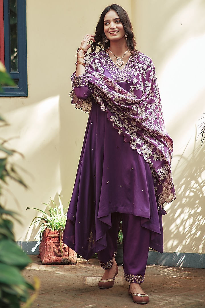Cadmium Violet Hand Embroidered Kurta Set by House of Pink at Pernia's Pop Up Shop