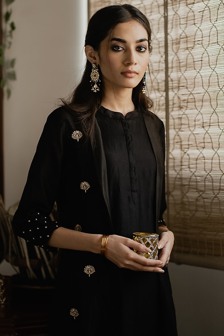 Black Hand Embroidered Kurta Set by House of Pink at Pernia's Pop Up Shop