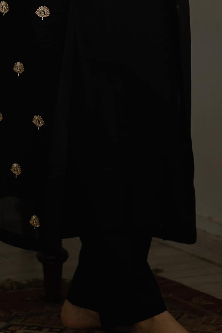Black Hand Embroidered Kurta Set by House of Pink at Pernia's Pop Up Shop