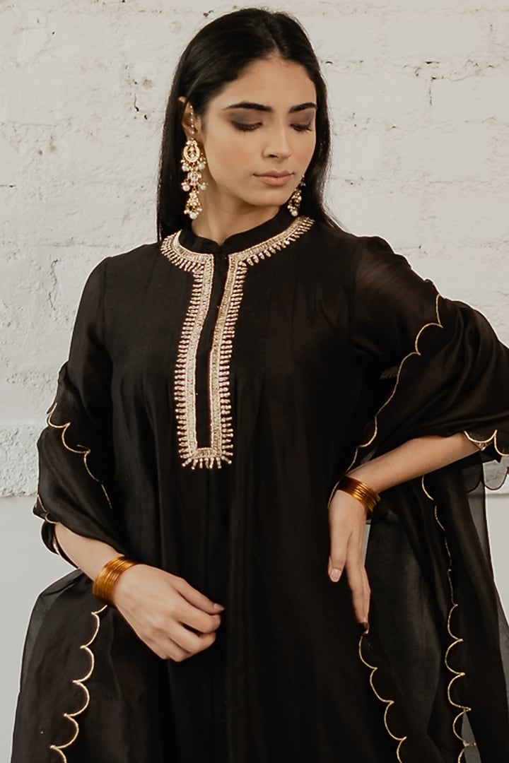 Black Hand Embroidered Kurta Set by House of Pink at Pernia's Pop Up Shop