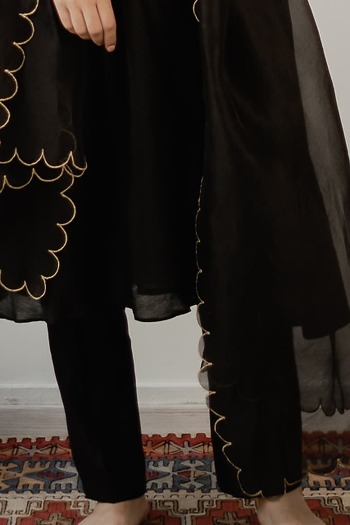 Black Hand Embroidered Kurta Set by House of Pink at Pernia's Pop Up Shop