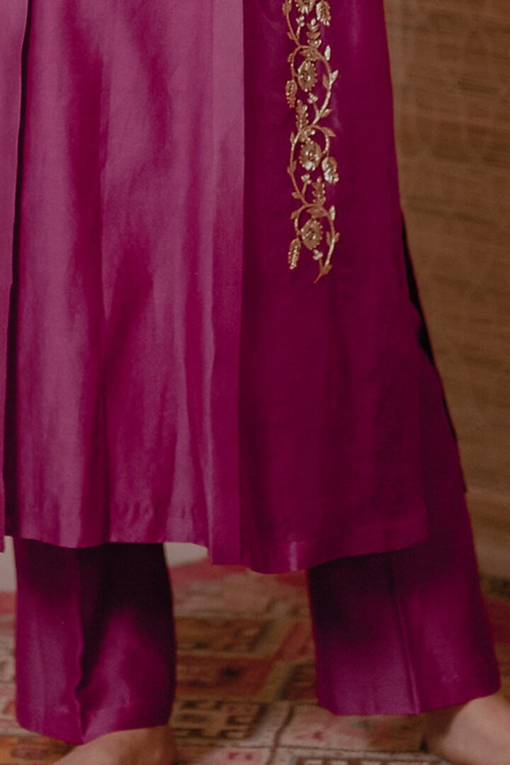 Wine Hand Embroidered Kurta Set by House of Pink at Pernia's Pop Up Shop