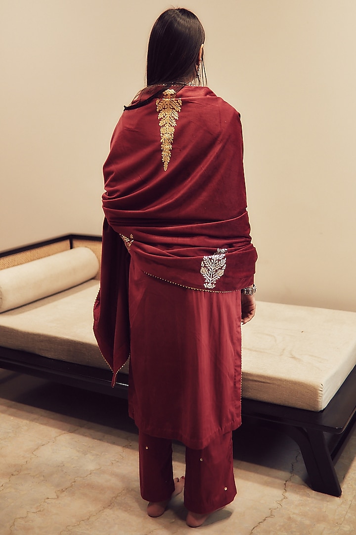 Maroon Embroidered Kurta Set by House of Pink at Pernia's Pop Up Shop