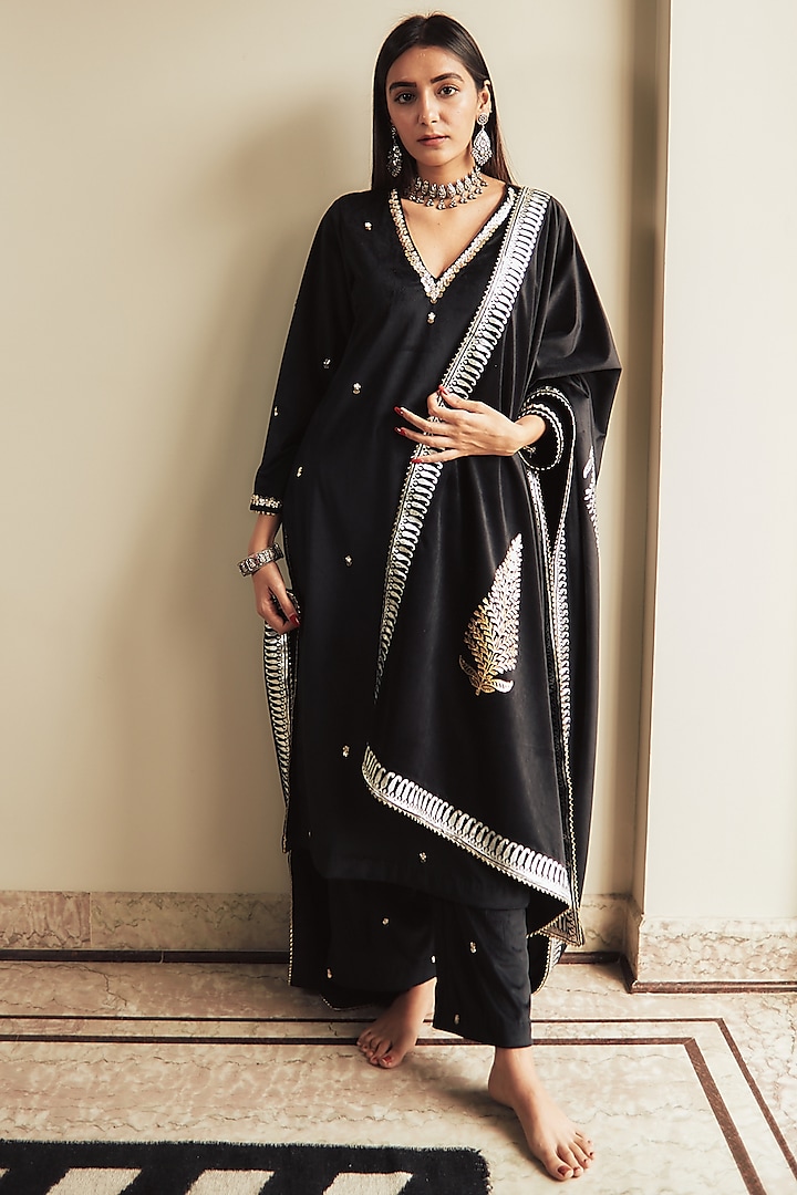 Black Embroidered Kurta Set by House of Pink