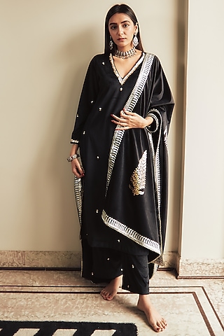Black Embroidered Kurta Set by House of Pink