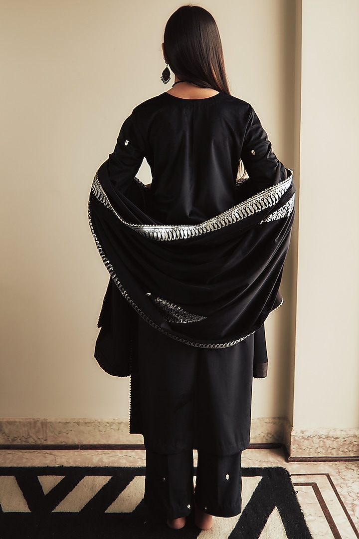 Black Embroidered Kurta Set by House of Pink at Pernia's Pop Up Shop