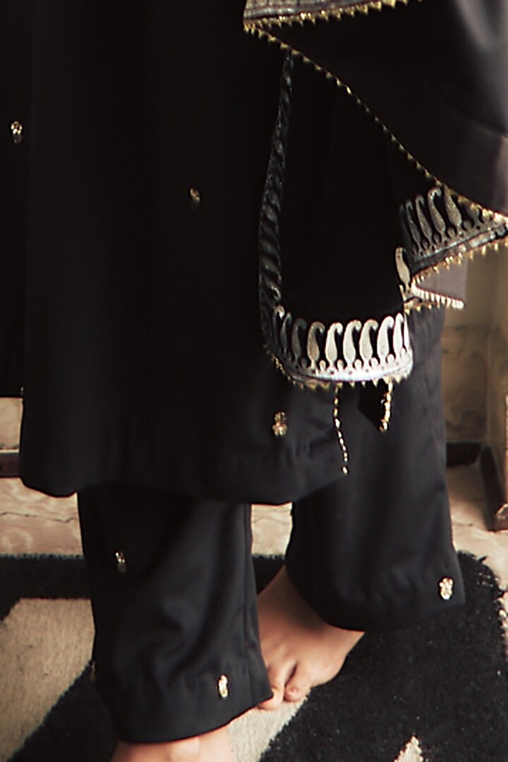 Black Embroidered Kurta Set by House of Pink at Pernia's Pop Up Shop