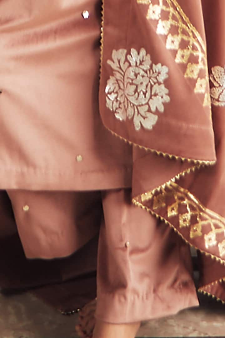 Dusty Pink Embroidered Kurta Set by House of Pink at Pernia's Pop Up Shop