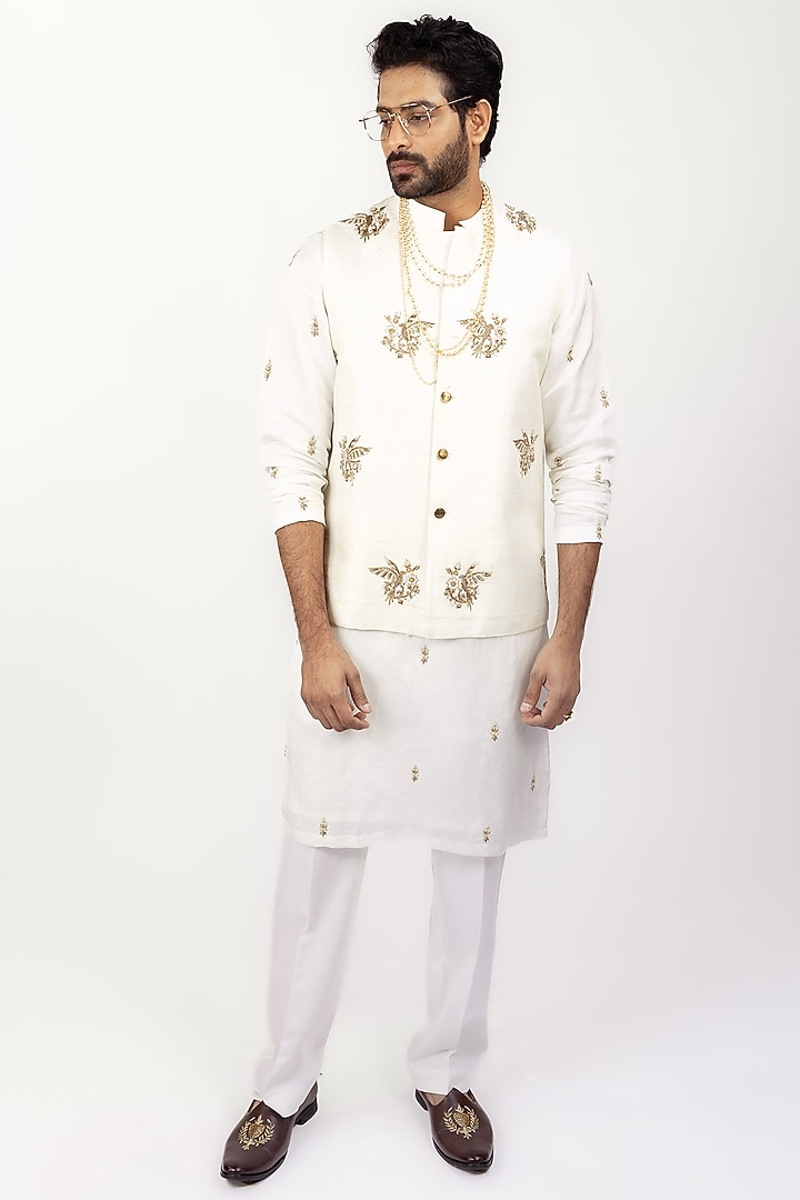Ivory Linen Silk Satin Zardosi Embroidered Bundi Jacket Set by House of Sannidhi at Pernia's Pop Up Shop