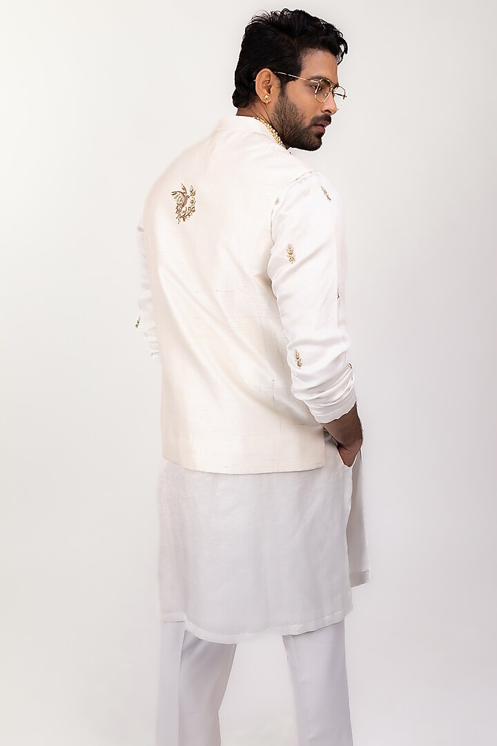 Ivory Linen Silk Satin Zardosi Embroidered Bundi Jacket Set by House of Sannidhi at Pernia's Pop Up Shop
