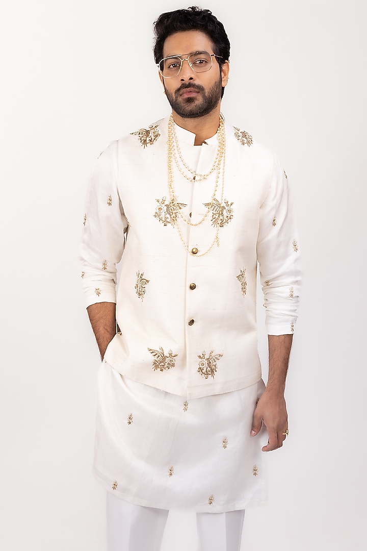 Ivory Linen Silk Satin Zardosi Embroidered Bundi Jacket Set by House of Sannidhi at Pernia's Pop Up Shop