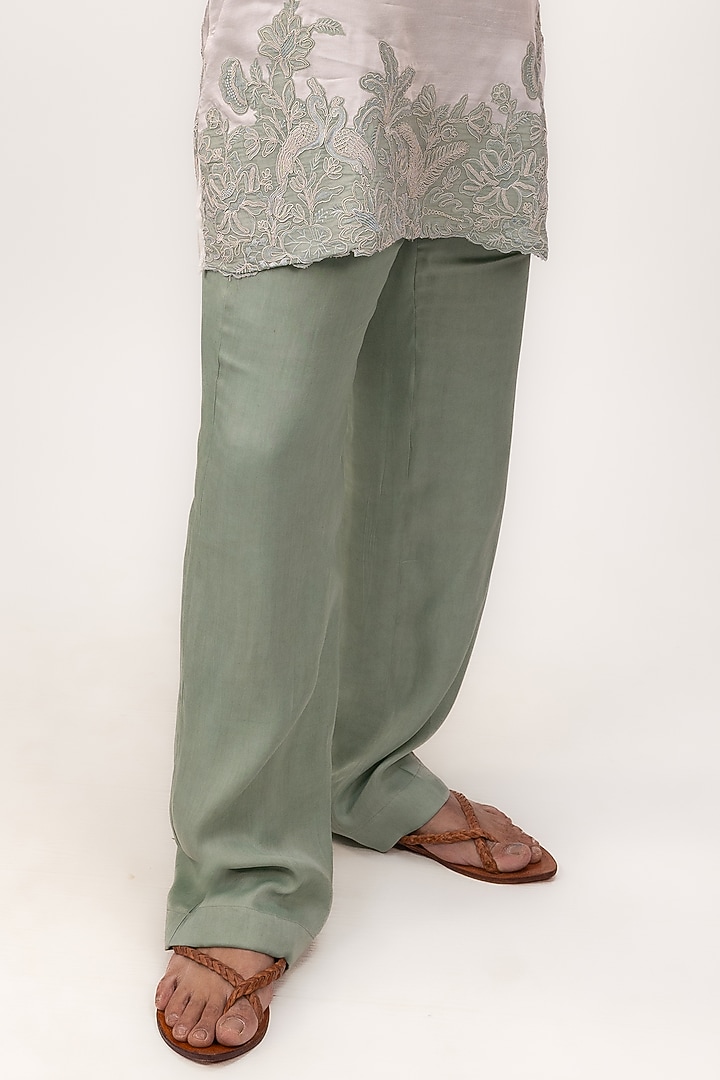 White Linen Silk Thread Embroidered Kurta Set by House of Sannidhi at Pernia's Pop Up Shop