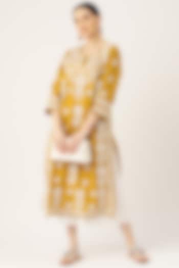Yellow Chikankari Embroidered Kurta by House Of Kari at Pernia's Pop Up Shop