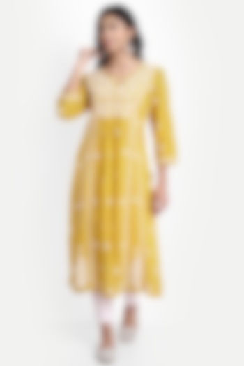 Yellow Hand Embroidered Kurta by House Of Kari at Pernia's Pop Up Shop