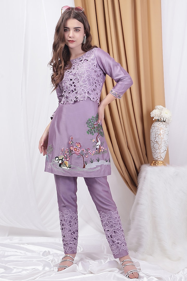 Lavender Chanderi & Cotton Lycra Applique Embroidered Kurta Set by House Of Tushaom at Pernia's Pop Up Shop