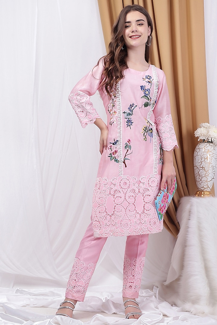 Powder Pink Chanderi & Cotton Lycra Applique Embroidered Kurta Set by House Of Tushaom at Pernia's Pop Up Shop