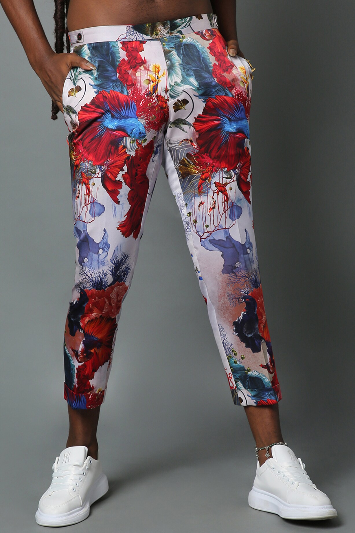Multi-Colored Printed Cropped Pants by HOUSE OF THREE MEN