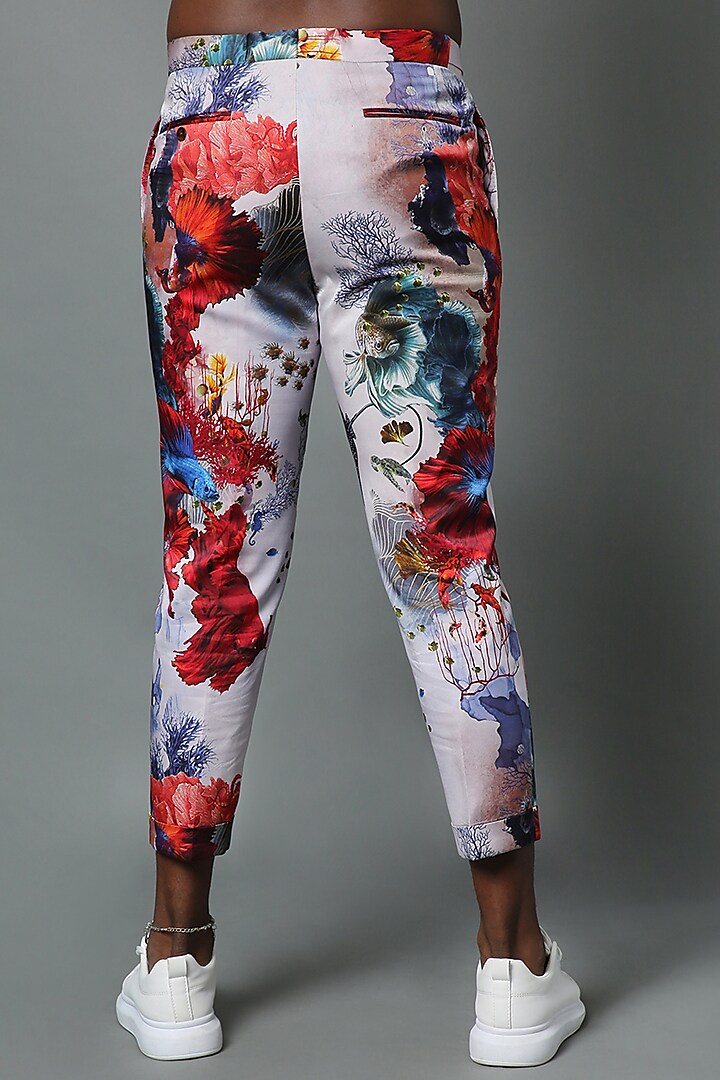 Multi-Colored Printed Cropped Pants by HOUSE OF THREE MEN