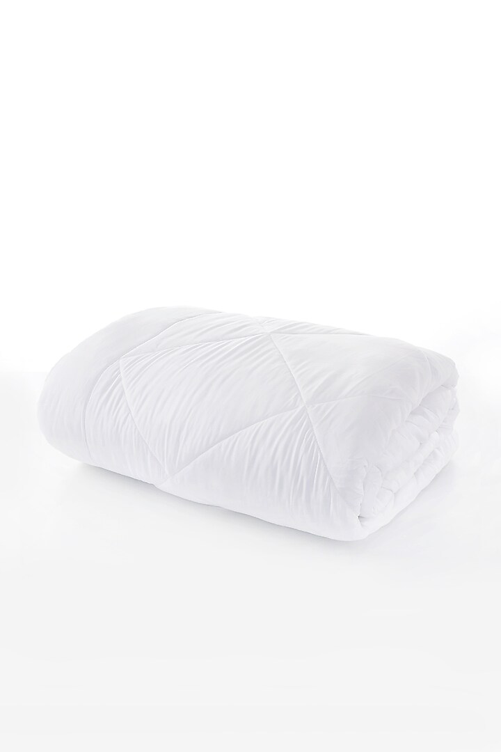 White Cotton Dohar by HOUMN at Pernia's Pop Up Shop