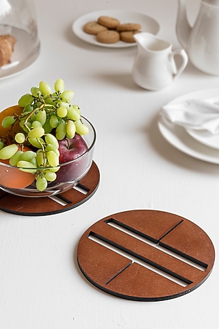 Brown Acacia Wood Trivet Set by HOUMN