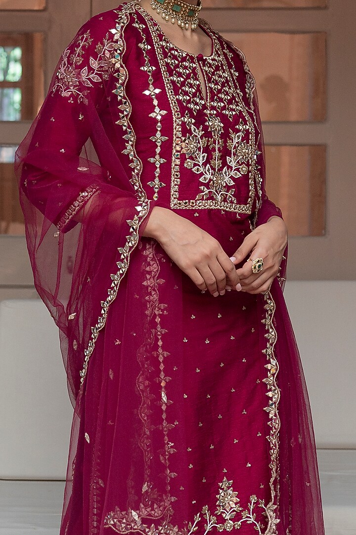 Rani Pink Mirror Embroidered Kurta Set by House of dasmaya at Pernia's Pop Up Shop