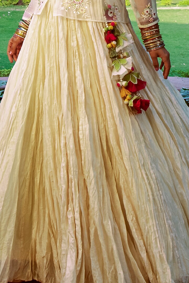 Ivory Crinkled Chanderi Wedding Lehenga Set by House of Dasmaya at Pernia's Pop Up Shop